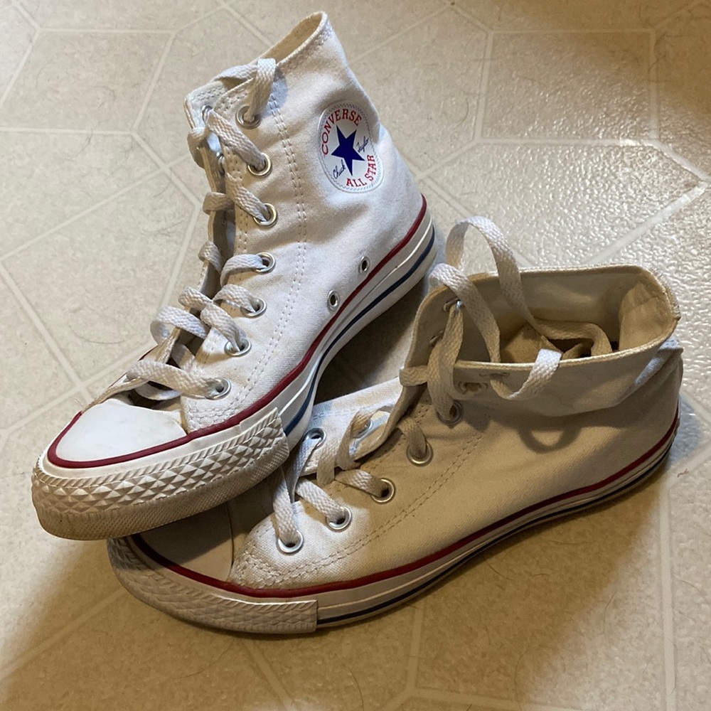 Converse AllStar Chuck Taylors. White/Red/Blue. Men’s 5/Women’s 7. Gently worn.